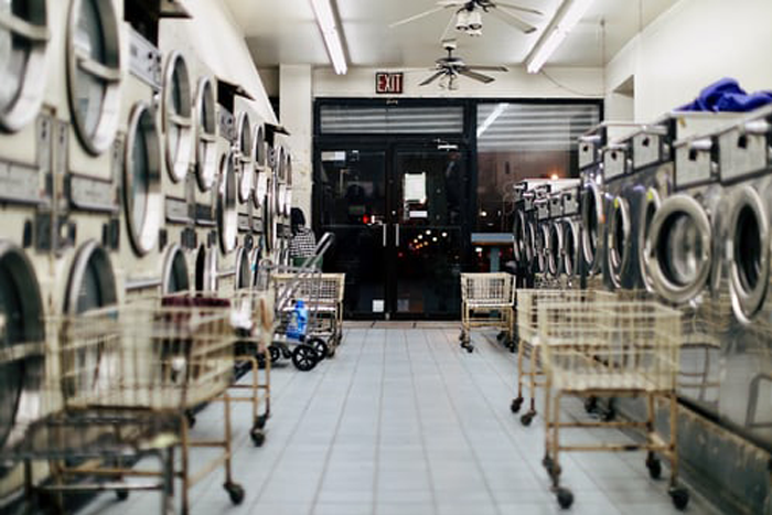 photo-1521656693074-0ef32e80a5d5.png